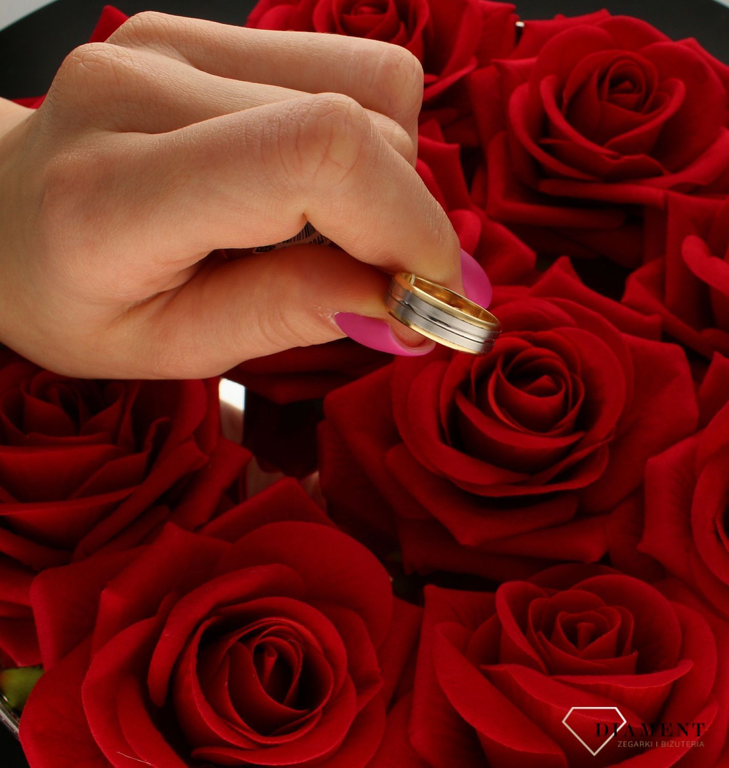 Złota obrączka damska półokrągła - białe i żółte złoto  szerokość 6 mm  rozmiar 14.jpg